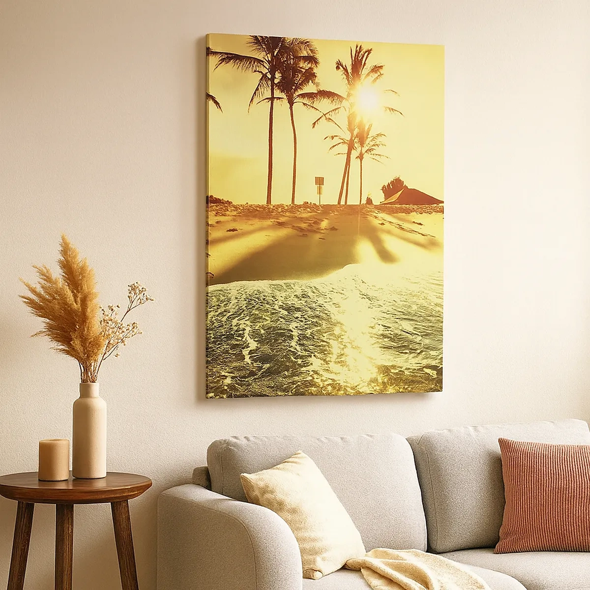 Impression sur toile - Image sur toile - Une plage avec des palmiers illuminée par un coucher de soleil chaud - 50x70cm - Après-midi californien - Décoration murale moderne pour le salon et la chambre ARTTOR