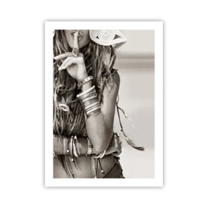 Affiche - Poster - Femme élégante portant des bijoux faisant un geste de silence - 50x70cm - Comment va la fille - Décoration murale moderne pour le salon et la chambre ARTTOR