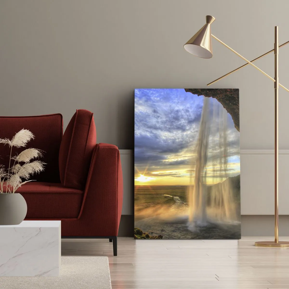 Impression sur toile - Image sur toile - Une cascade illuminée par la lumière du soleil sur fond de paysage - 50x70cm - Le monde derrière un voile de gouttes - Décoration murale moderne pour le salon et la chambre ARTTOR