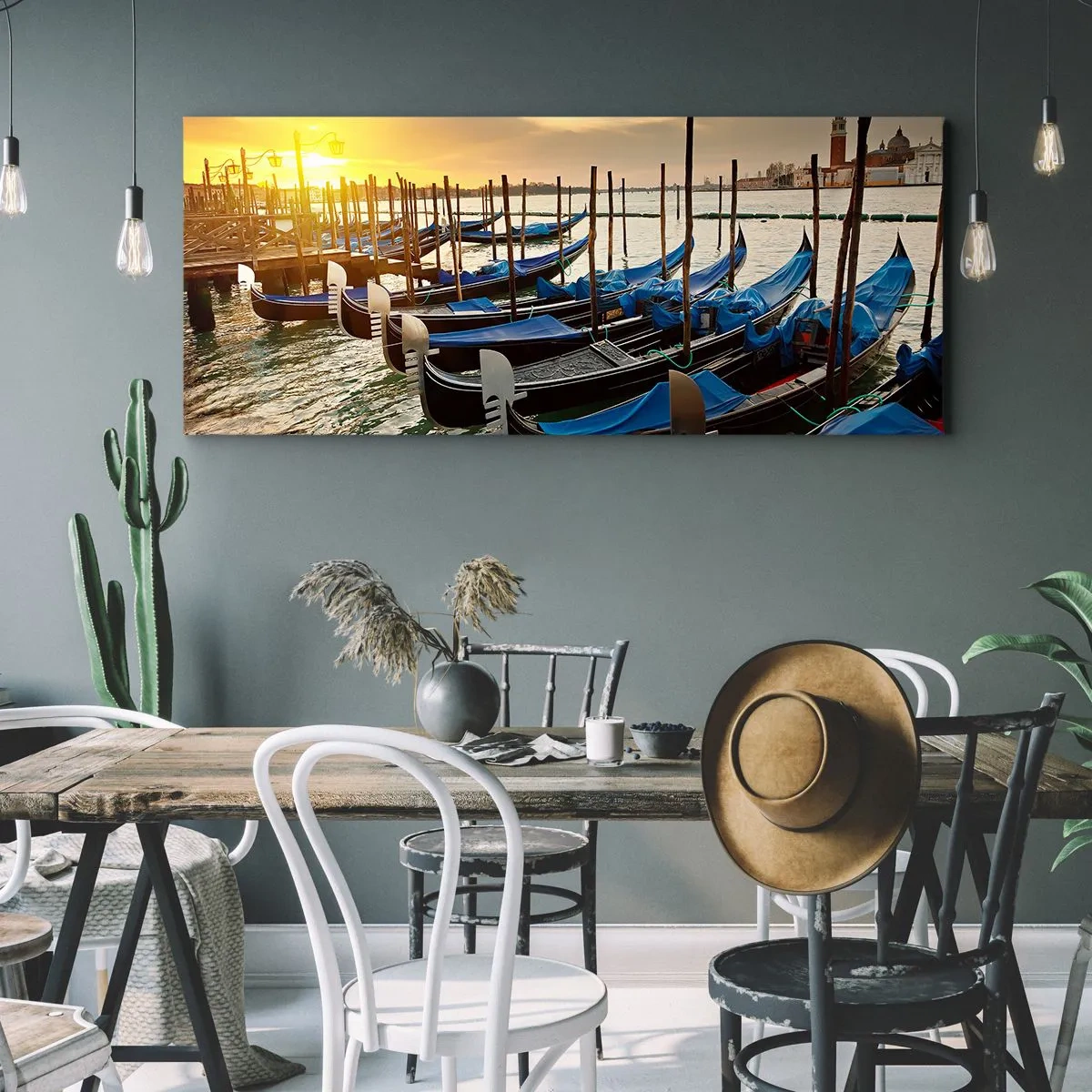 Impression sur toile - Image sur toile - Gondoles à Venise le matin à la lumière du soleil levant - 140x50cm - Avant que le vacarme n'arrive - Décoration murale moderne pour le salon et la chambre ARTTOR