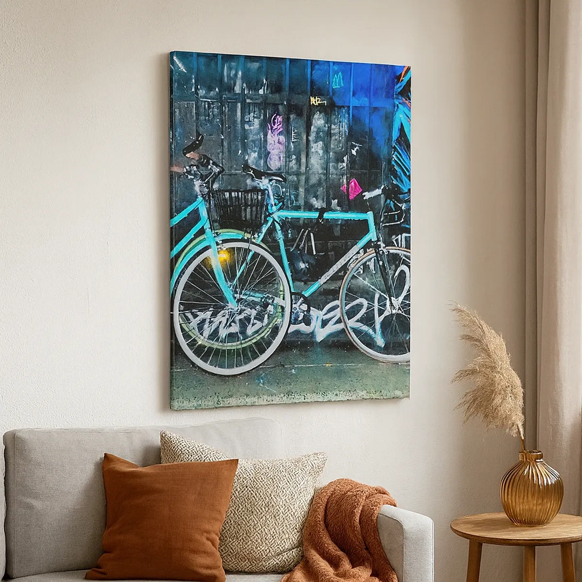 Impression sur toile - Image sur toile - Deux vélos turquoise sur fond de graffitis urbains. - 50x70cm - L'appel de la ville - Décoration murale moderne pour le salon et la chambre ARTTOR