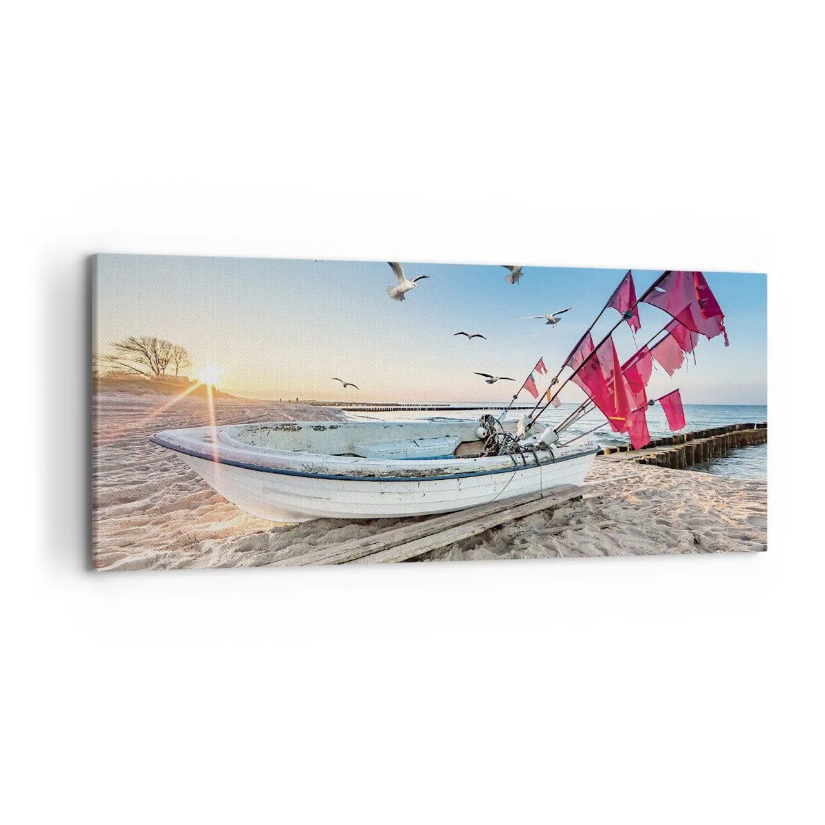 Impression sur toile - Image sur toile - Un bateau sur la plage à l'aube avec des mouettes et des drapeaux rouges - 120x50cm - Repos mérité - Décoration murale moderne pour le salon et la chambre ARTTOR