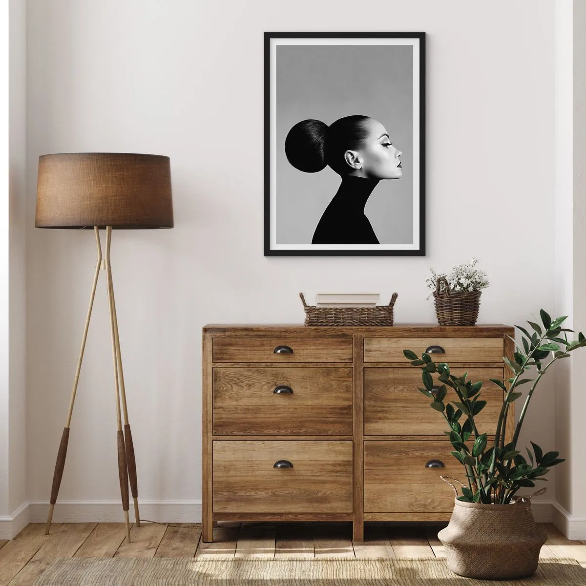 Affiche dans un cadre noir - Poster - Profil d'une femme en noir et blanc avec une coiffure élégante - 50x70cm - Néfertiti moderne - Décoration murale moderne pour le salon et la chambre ARTTOR