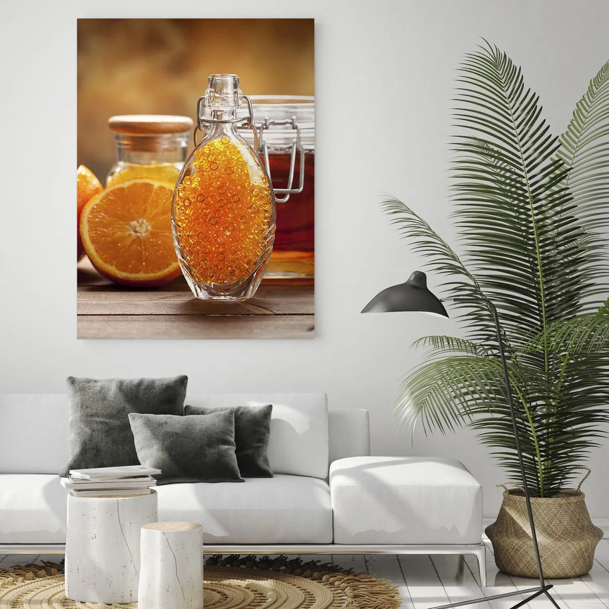Impression sur verre - Image sur verre - Une bouteille de liquide ambré et des oranges fraîches - 80x120cm - Saveurs et arômes ensoleillés - Décoration murale moderne pour le salon et la chambre ARTTOR