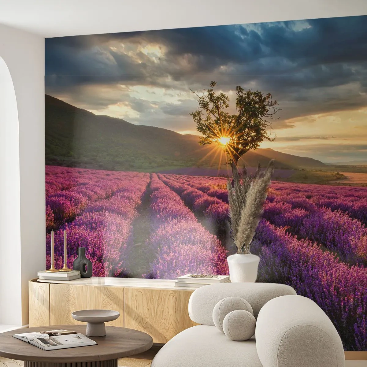 Papier Peint Photo Premium Canvas - Un champ de lavande avec un arbre solitaire au coucher du soleil - 100x70cm - Arôme de couleur lilas - Décoration murale moderne pour le salon et la chambre ARTTOR