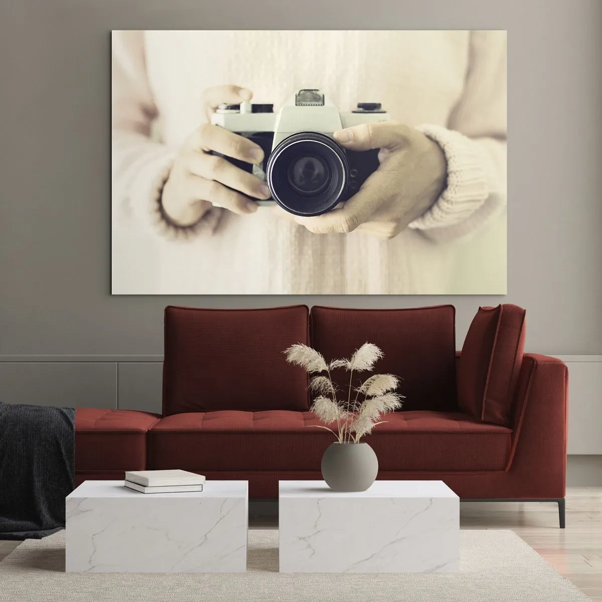 Impression sur verre - Image sur verre - Une personne tenant un appareil photo classique dans ses mains - 100x70cm - Pour voir plus ... - Décoration murale moderne pour le salon et la chambre ARTTOR