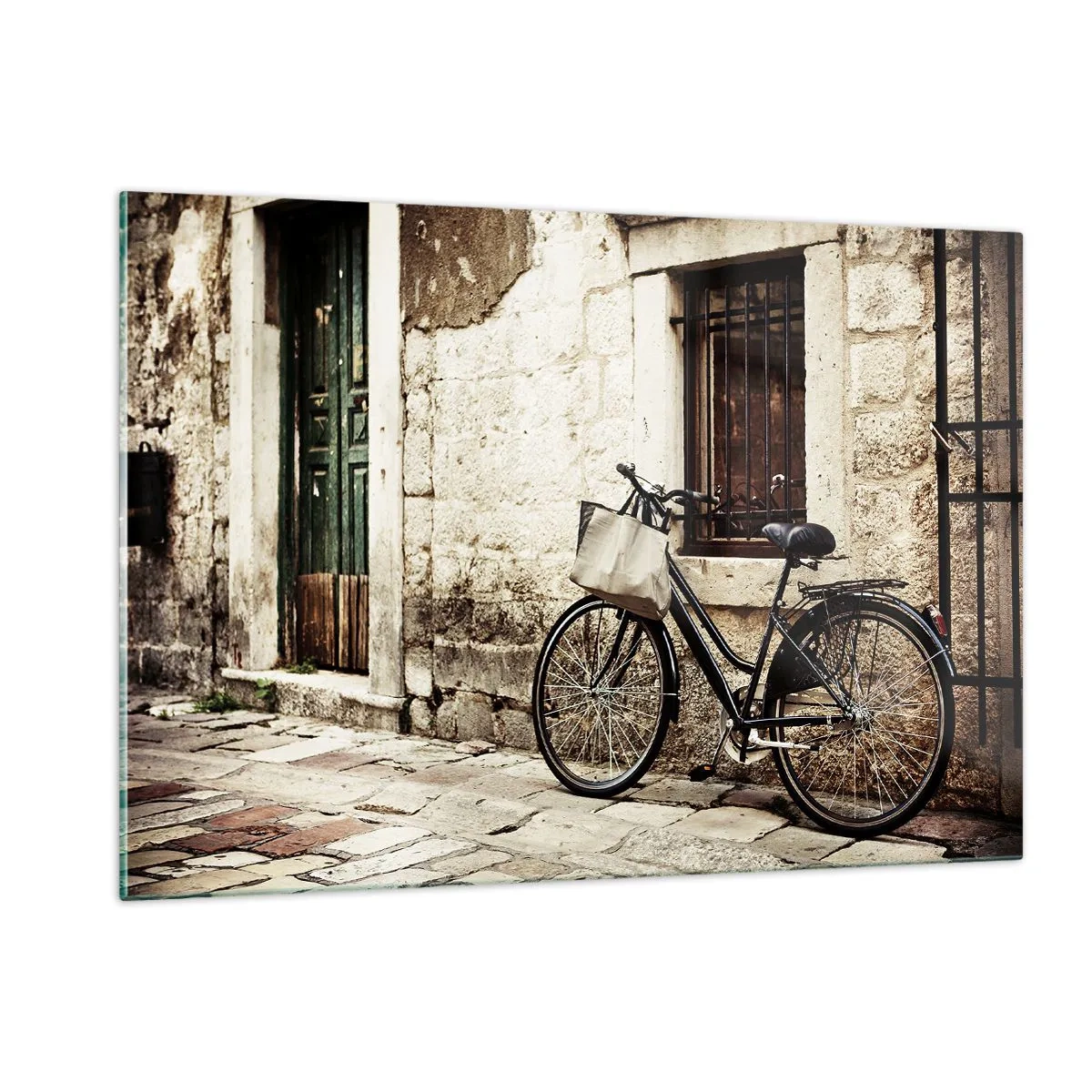Impression sur verre - Image sur verre - Un vélo noir et blanc appuyé contre un vieil immeuble - 120x80cm - Retour au passé - Décoration murale moderne pour le salon et la chambre ARTTOR