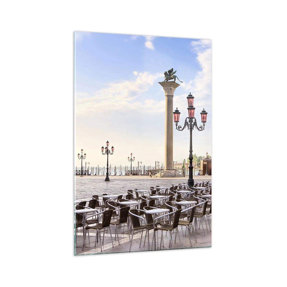 Impression sur verre - Image sur verre - Venise, vue de la place avec des colonnes et des tables de café - 70x100cm - Nous vous invitons, tout est prêt - Décoration murale moderne pour le salon et la chambre ARTTOR