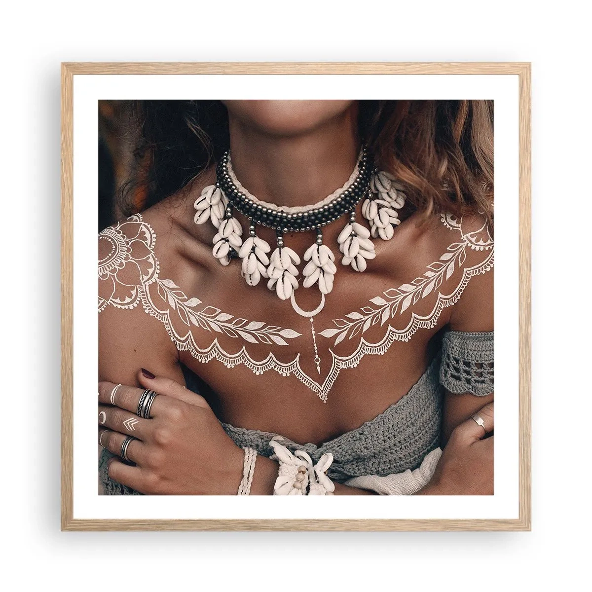 Affiche dans un chêne clair - Poster - Talismans, rituels de la féminité - 60x60 cm