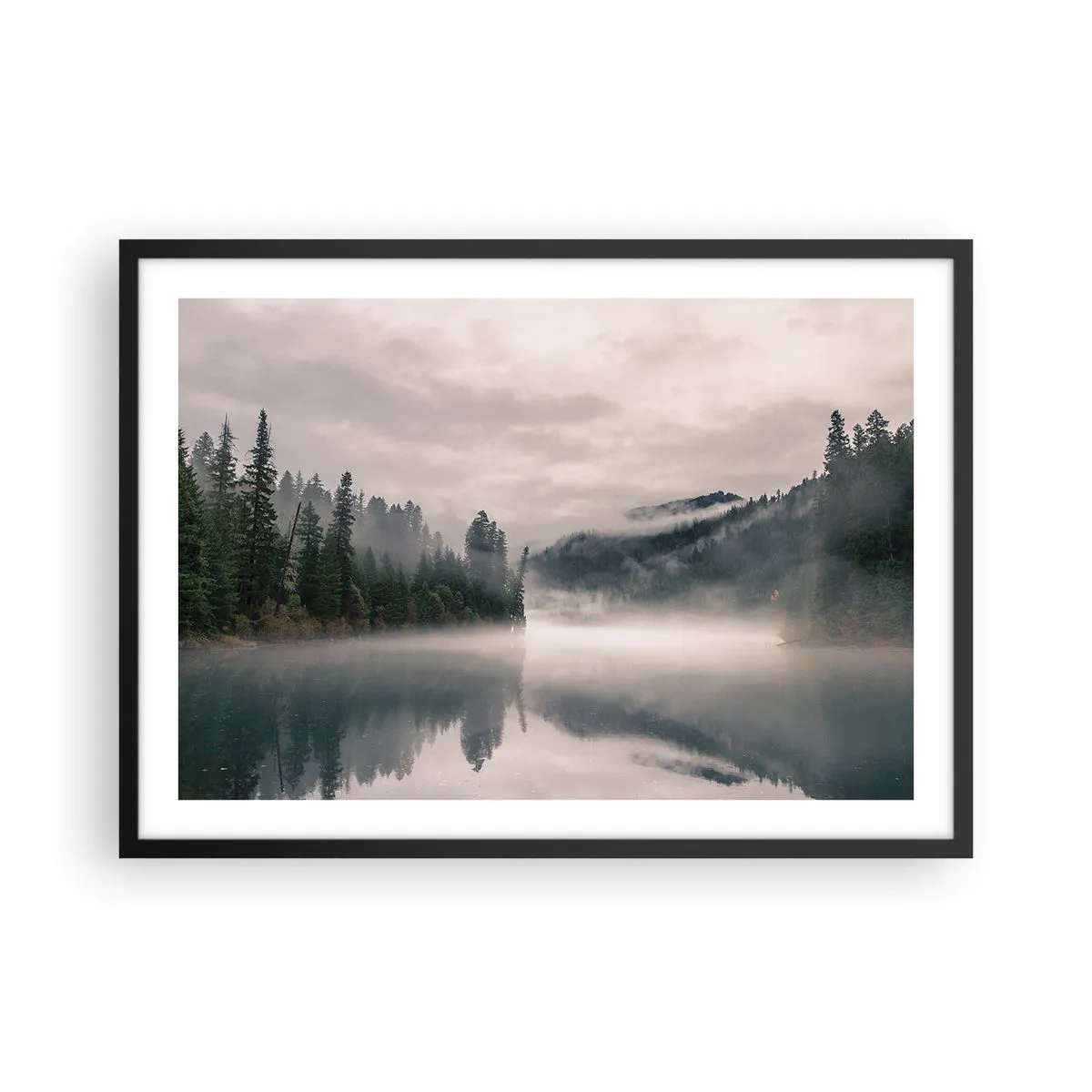 Affiche dans un cadre noir - Poster - Une forêt brumeuse se reflétant dans un lac calme - 70x50cm - Reflet dans le brouillard - Décoration murale moderne pour le salon et la chambre ARTTOR