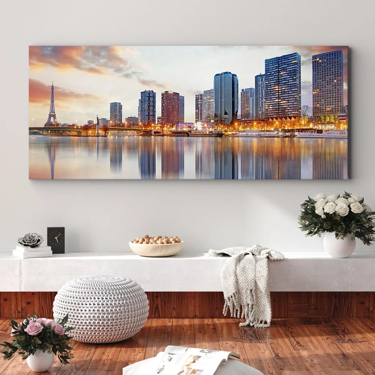 Impression sur toile - Image sur toile - Panorama des bâtiments modernes et de la Tour Eiffel au-dessus de l'eau - 160x50cm - La tranquillité monumentale de Paris - Décoration murale moderne pour le salon et la chambre ARTTOR
