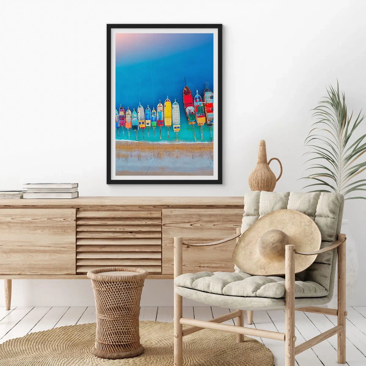Affiche dans un cadre noir - Poster - Bateaux colorés sur la mer bleue - 50x70cm - Une vue à vol d'oiseau - Décoration murale moderne pour le salon et la chambre ARTTOR