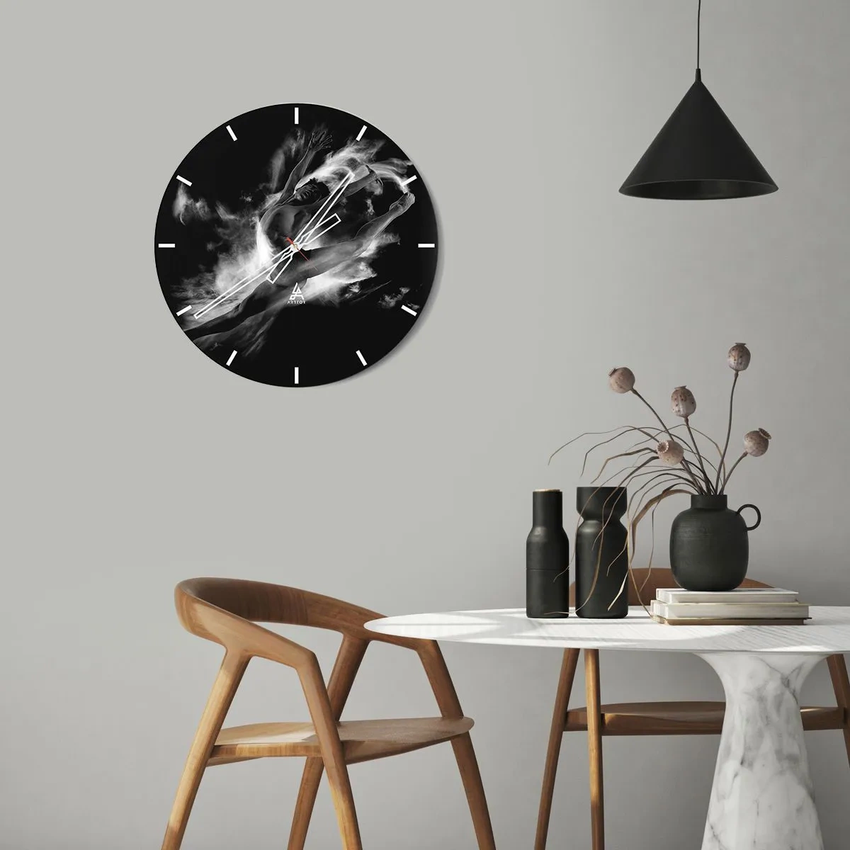 Horloge murale - Pendule murale - Danse dynamique en noir et blanc dans des nuages de fumée - 30x30cm - Coincé en l'air - Décoration murale moderne pour le salon, la cuisine et la chambre ARTTOR