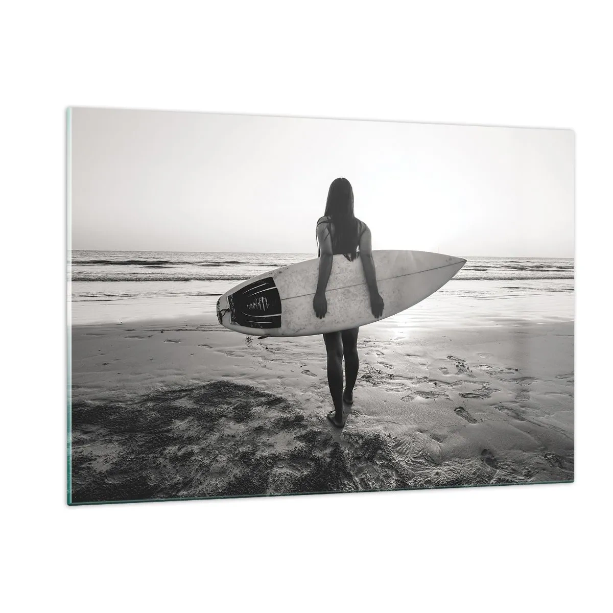 Impression sur verre - Image sur verre - Femme avec une planche de surf sur la plage au lever du soleil - 120x80cm - Fille des vagues de la mer - Décoration murale moderne pour le salon et la chambre ARTTOR
