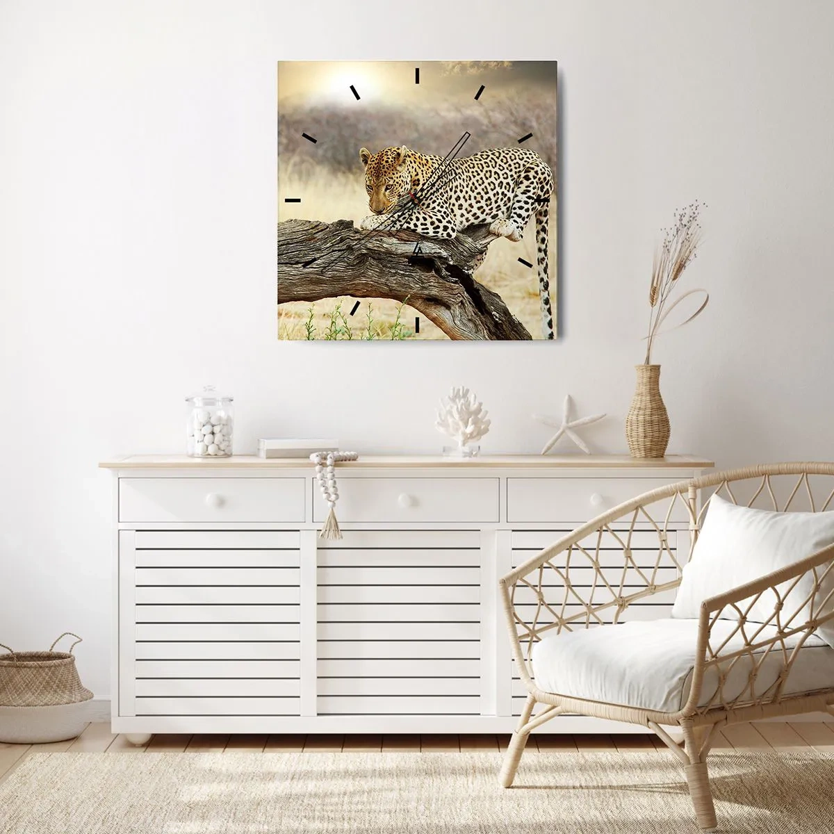 Horloge murale - Pendule murale - Un léopard se reposant sur un tronc d'arbre dans la savane - 30x30cm - Je suis ma propre route - Décoration murale moderne pour le salon et la chambre ARTTOR