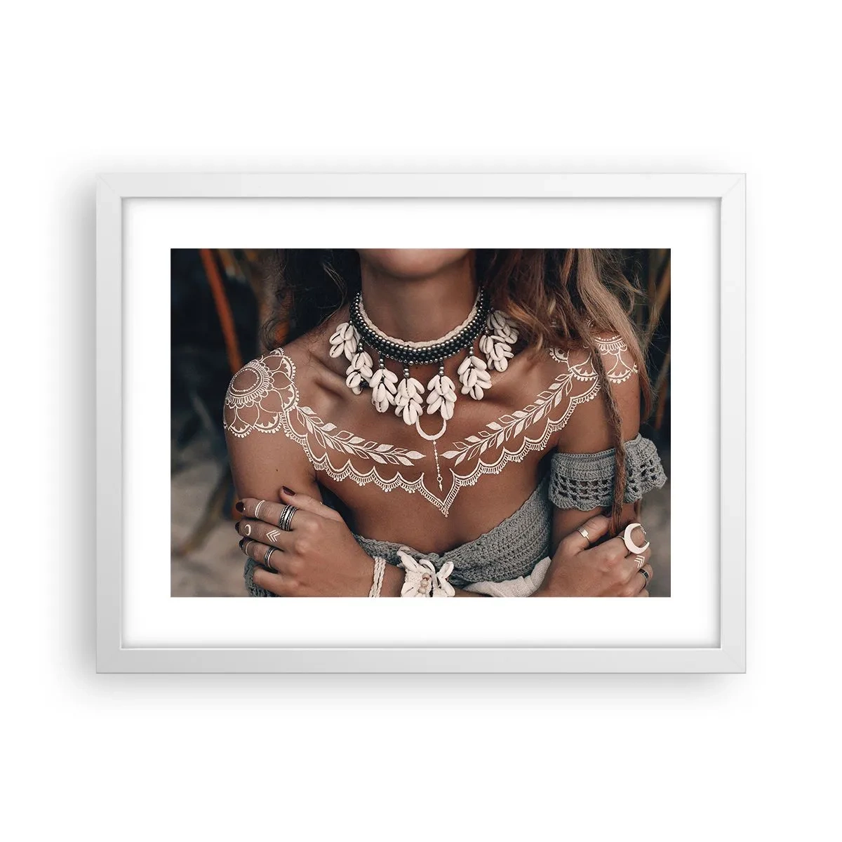 Affiche dans un cadre blanc - Poster - Talismans, rituels de la féminité - 40x30 cm