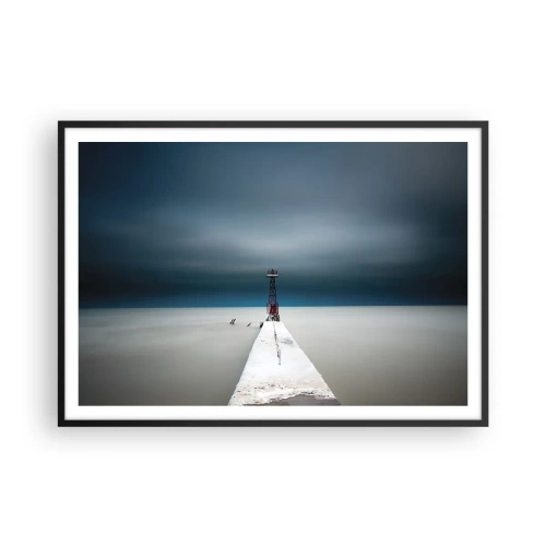 Affiche dans un cadre noir - Poster - Un phare au bout d'une jetée en béton dans un paysage austère - 100x70cm - À la rencontre de l'immensité - Décoration murale moderne pour le salon et la chambre ARTTOR