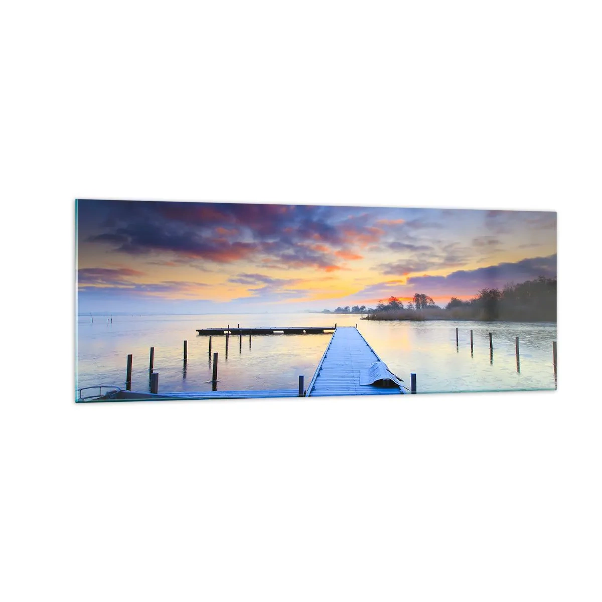 Impression sur verre - Image sur verre - Une jetée au bord du lac au coucher du soleil avec un bateau sur le rivage - 140x50cm - Calme violet-doré - Décoration murale moderne pour le salon et la chambre ARTTOR