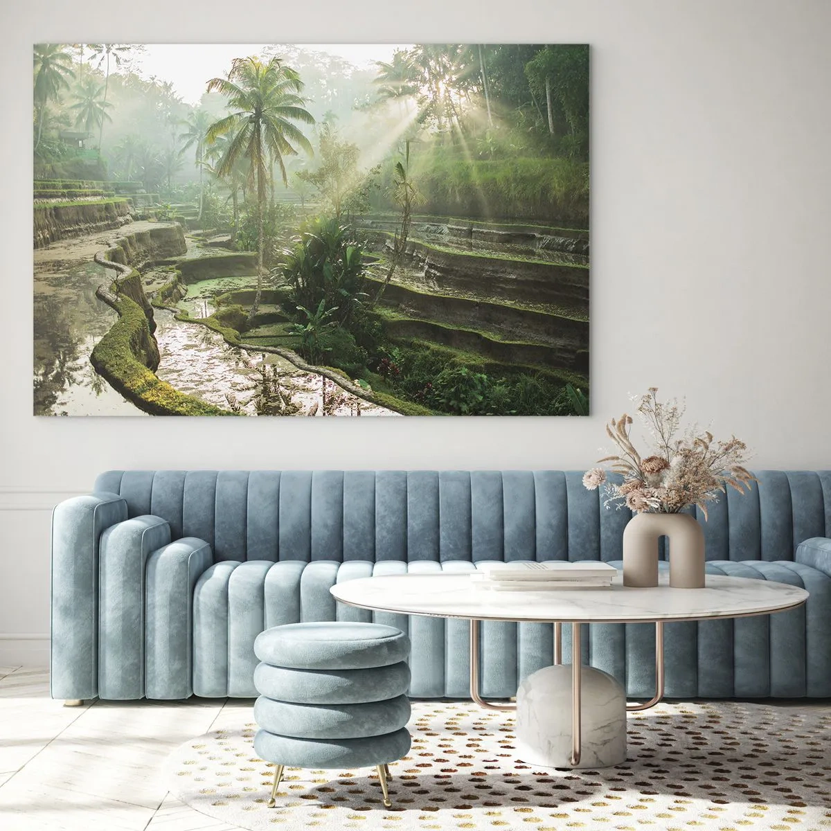 Impression sur verre - Image sur verre - Rizières tropicales avec palmiers dans la brume matinale - 120x80cm - Grandir au soleil - Décoration murale moderne pour le salon et la chambre ARTTOR