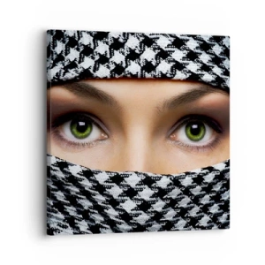 Impression sur toile - Image sur toile - Un portrait d'une beauté voilée aux yeux verts - 30x30 cm