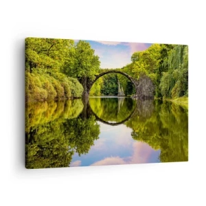 Impression sur toile - Image sur toile - Un pont de pierre sur une rivière avec un reflet parfait dans l'eau - 70x50cm - À la jonction de deux mondes - Décoration murale moderne pour le salon et la chambre ARTTOR
