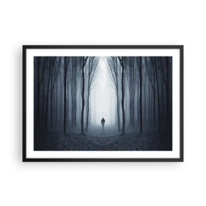 Affiche dans un cadre noir - Poster - Une silhouette marchant parmi les arbres dans une forêt brumeuse - 70x50cm - Tout est simple et clair - Décoration murale moderne pour le salon et la chambre ARTTOR