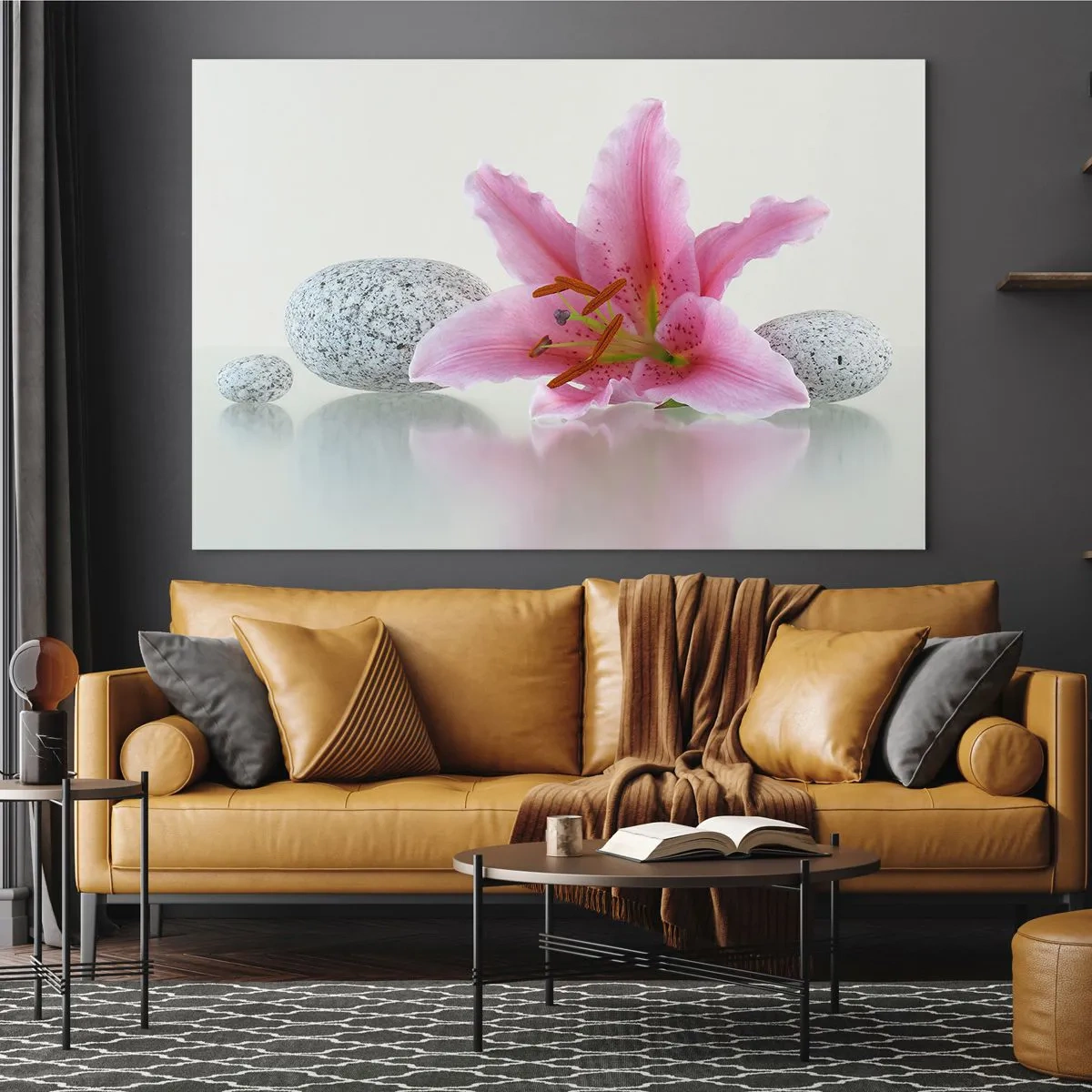 Impression sur verre - Image sur verre - Lys rose sur fond de pierres blanches dans un style spa - 70x50cm - Étude de rose, gris et blanc - Décoration murale moderne pour le salon et la chambre ARTTOR