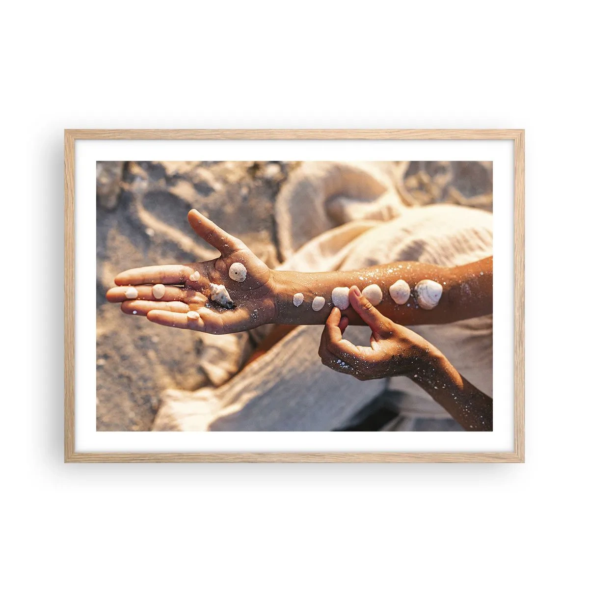 Affiche dans un chêne clair - Poster - La beauté à portée de main - 70x50 cm