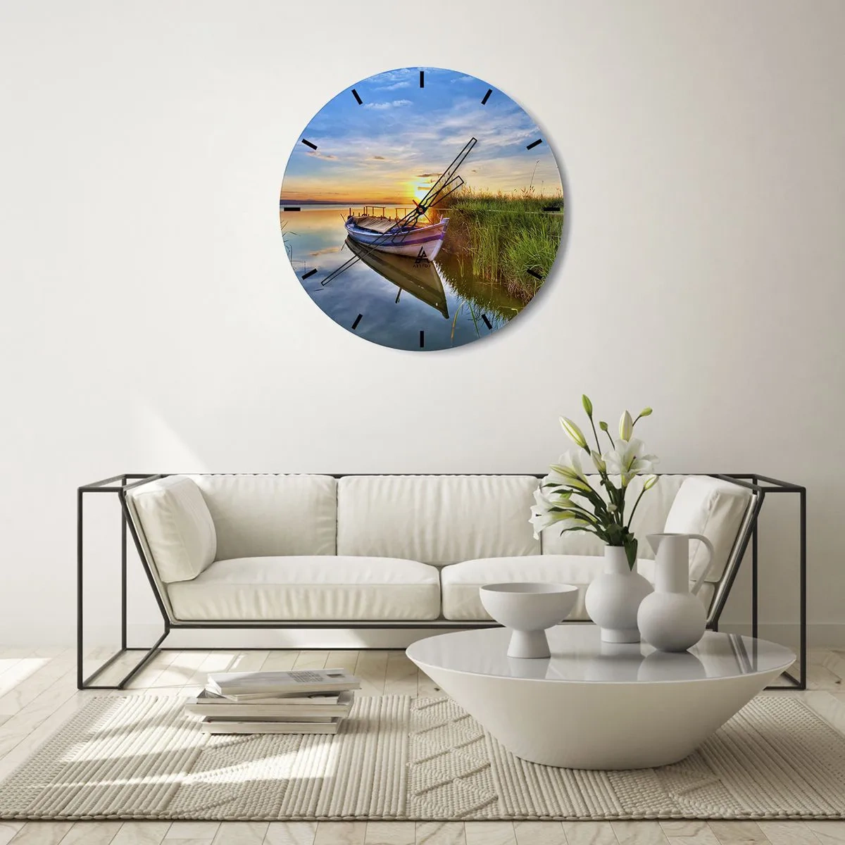 Horloge murale - Pendule murale - Un bateau sur le lac au coucher du soleil - 30x30cm - La crique où les rêves deviennent réalité - Décoration murale moderne pour le salon, la cuisine et la chambre ARTTOR