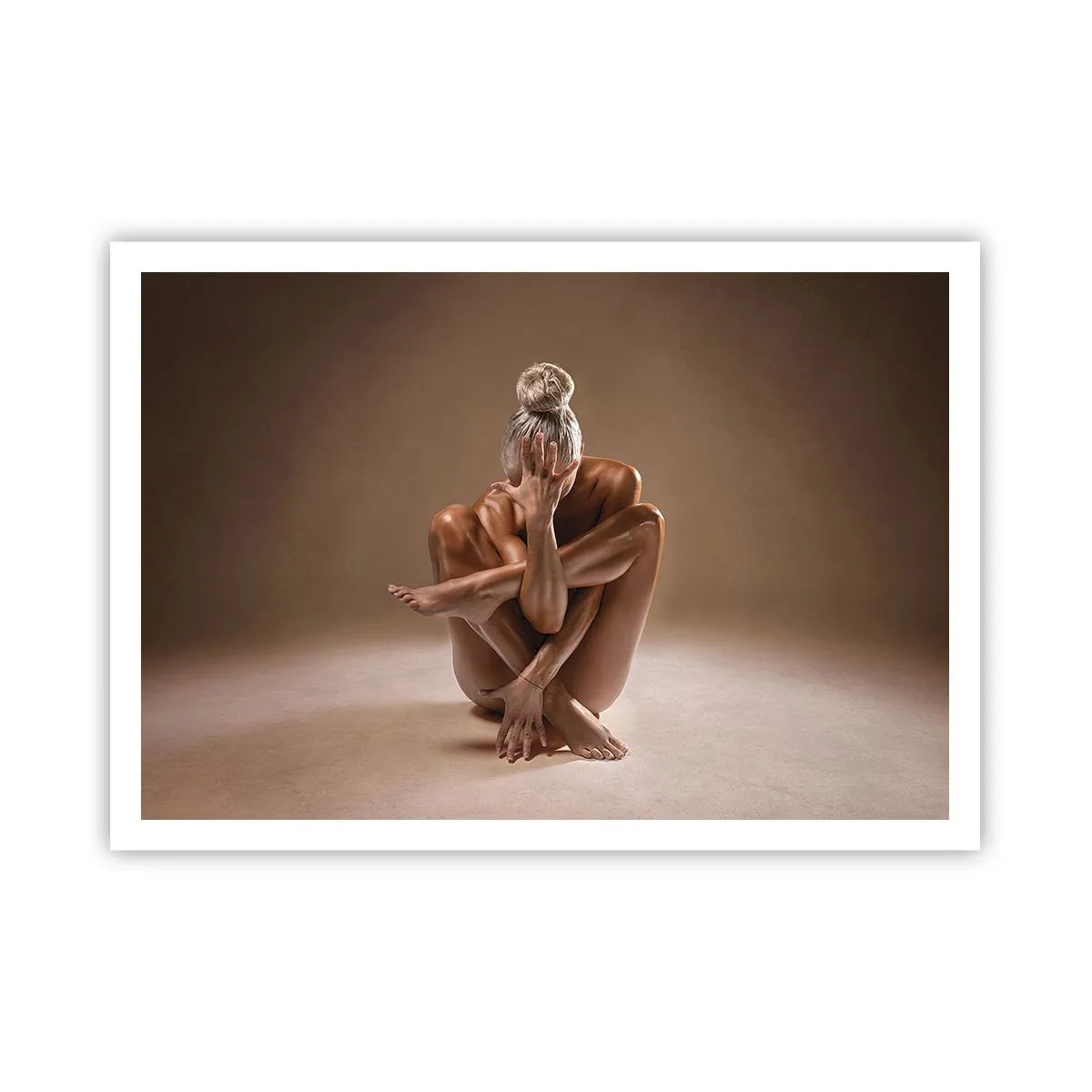 Affiche - Poster - Silhouette artistique d'une femme sur fond beige - 100x70cm - Unité du corps et de l'âme - Décoration murale moderne pour le salon et la chambre ARTTOR