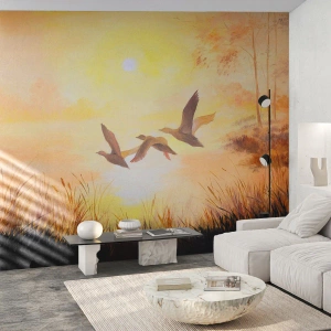 Papier Peint Photo Premium Sand - Trois canards volant au coucher du soleil au-dessus d'un lac - 100x70cm - Le début d'un long voyage - Décoration murale moderne pour le salon et la chambre ARTTOR
