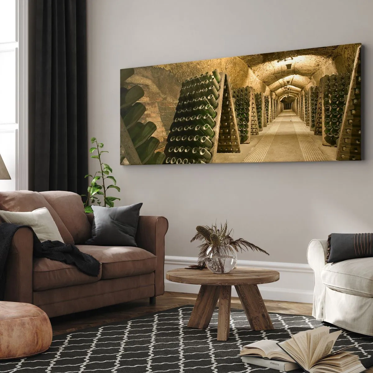 Impression sur toile - Image sur toile - Un vignoble avec une cave remplie de bouteilles de vin exposées sur des étagères en bois. - 120x50cm - L'éveil du goût - Décoration murale moderne pour le salon et la chambre ARTTOR