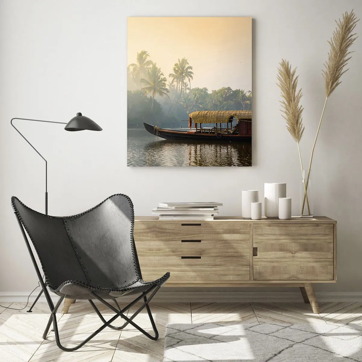 Impression sur verre - Image sur verre - Un bateau traditionnel sur une rivière calme parmi les palmiers - 80x120cm - Maison sur la rivière - Décoration murale moderne pour le salon et la chambre ARTTOR