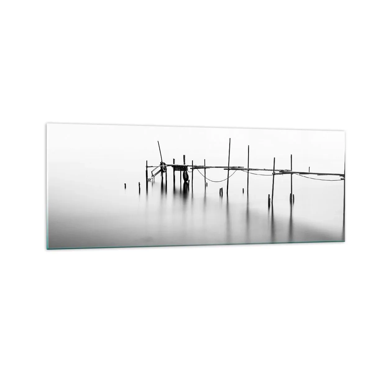 Impression sur verre - Image sur verre - Une jetée noire et blanche immergée dans un paysage brumeux - 140x50cm - Et s'il n'y avait pas de monde ? - Décoration murale moderne pour le salon et la chambre ARTTOR