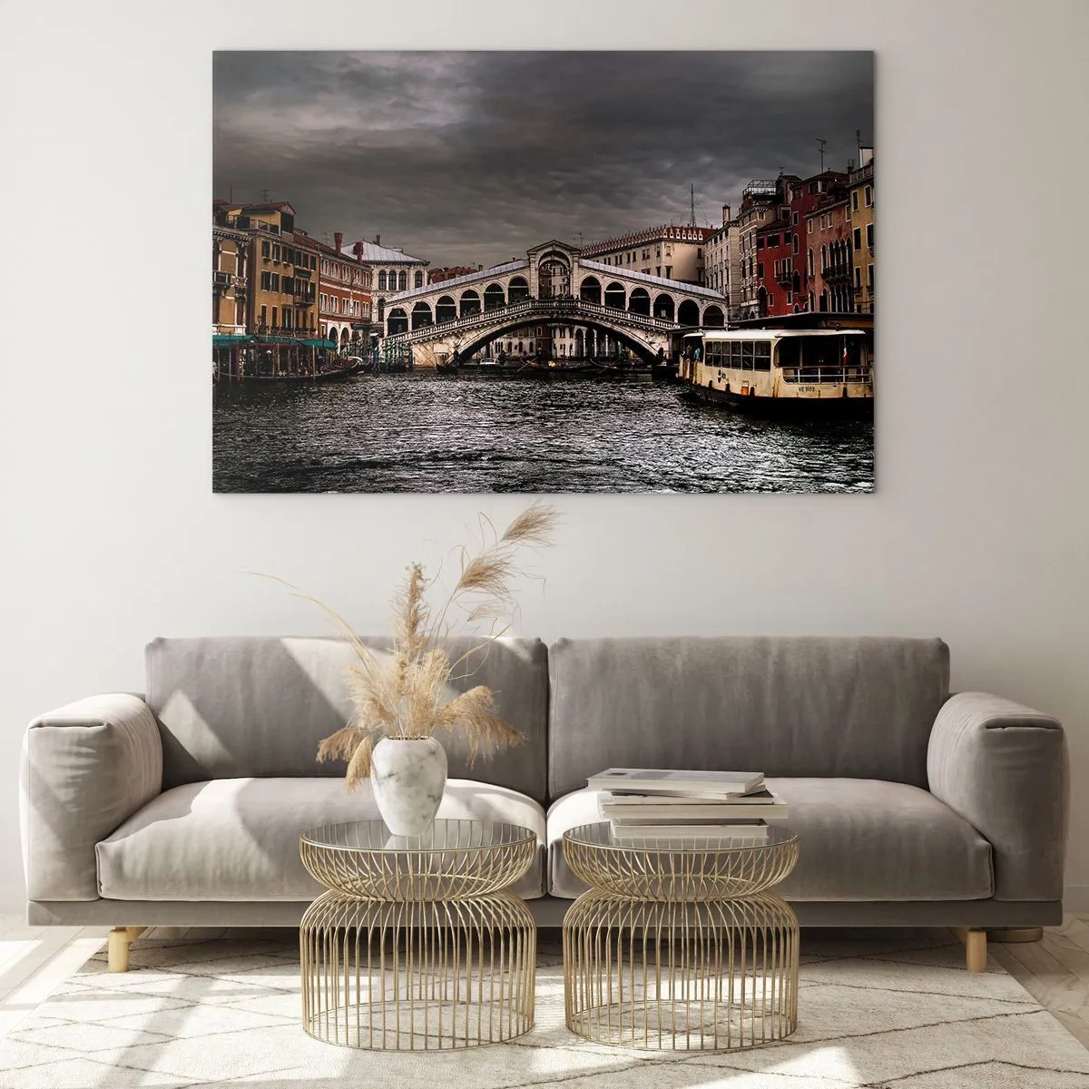 Impression sur verre - Image sur verre - Le pont du Rialto sous un ciel nuageux - 100x70cm - Promesse d'une soirée vénitienne - Décoration murale moderne pour le salon et la chambre ARTTOR