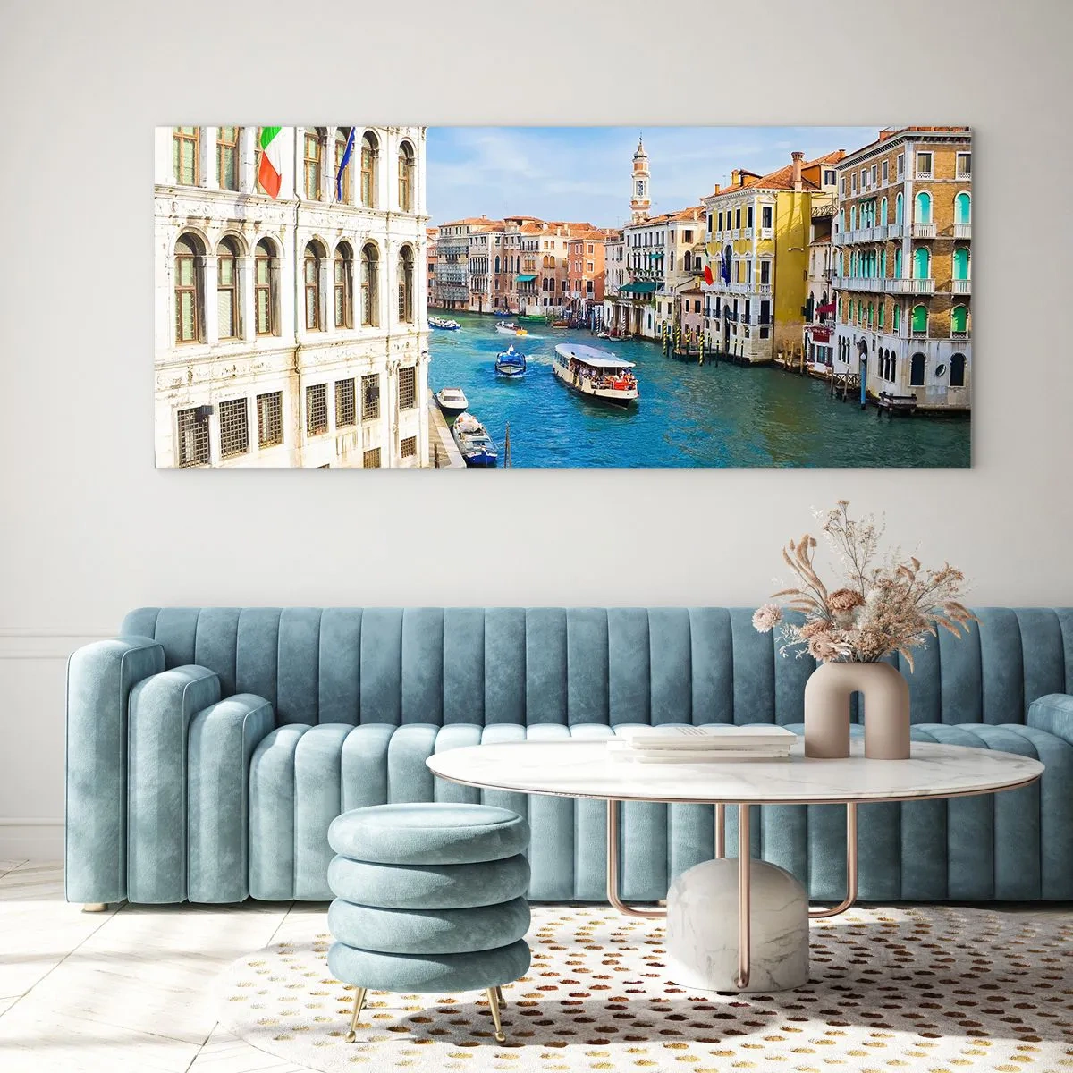 Impression sur verre - Image sur verre - Un canal vénitien avec une gondole et des bâtiments colorés - 160x50cm - Trafic de rue unique au monde - Décoration murale moderne pour le salon et la chambre ARTTOR