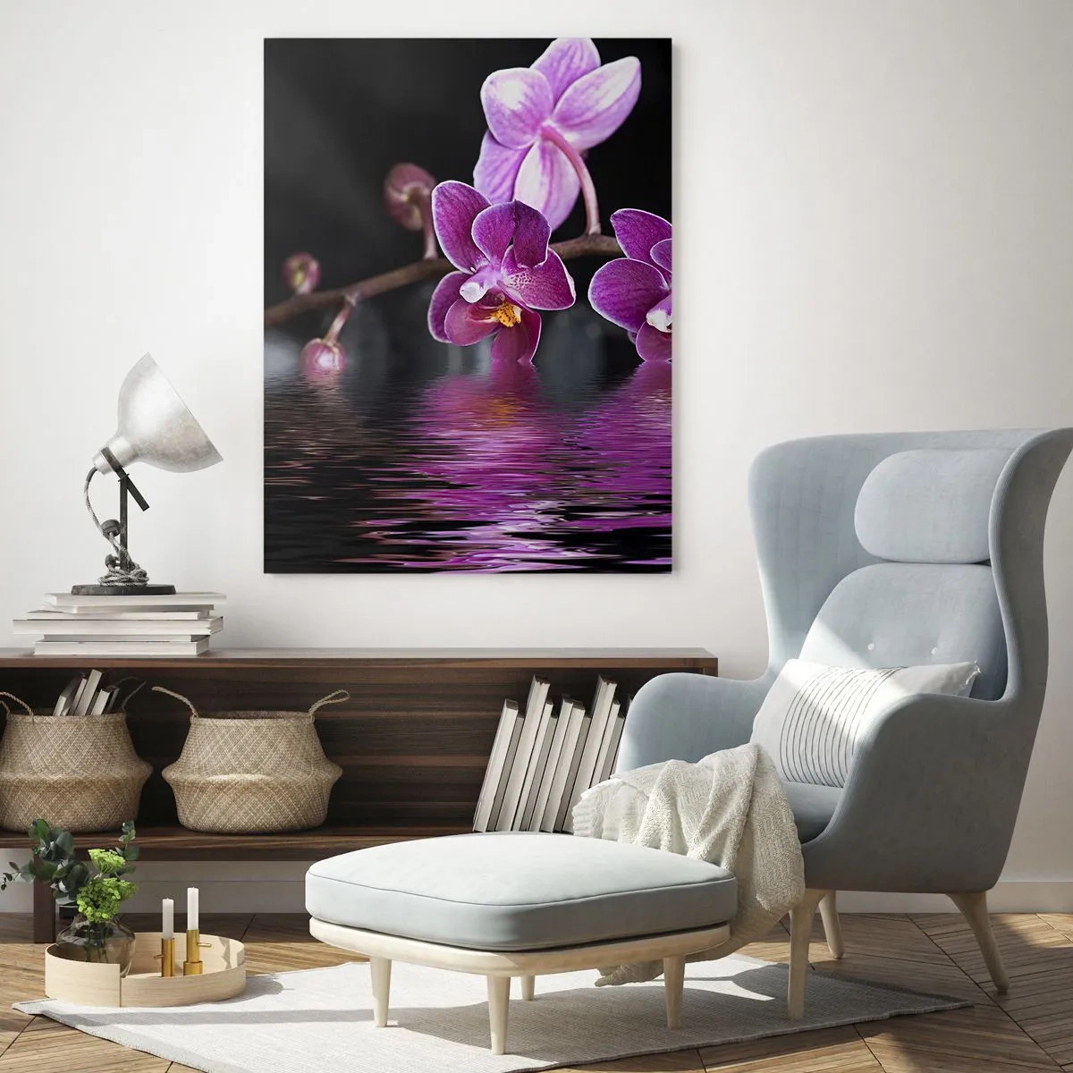 Impression sur verre - Image sur verre - Orchidées violettes sur une eau calme sur fond noir - 80x120cm - Reflet lilas de la beauté - Décoration murale moderne pour le salon et la chambre ARTTOR
