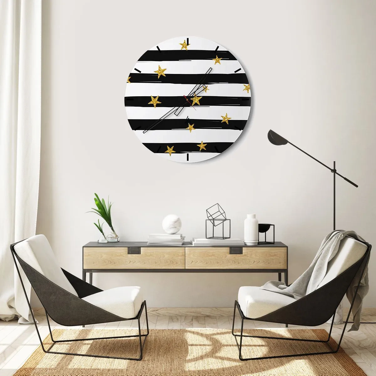 Horloge murale - Pendule murale - Rayures noires et blanches avec étoiles dorées - 30x30cm - Nous sommes tous nés sous une bonne étoile - Décoration murale moderne pour le salon, la cuisine et la chambre ARTTOR