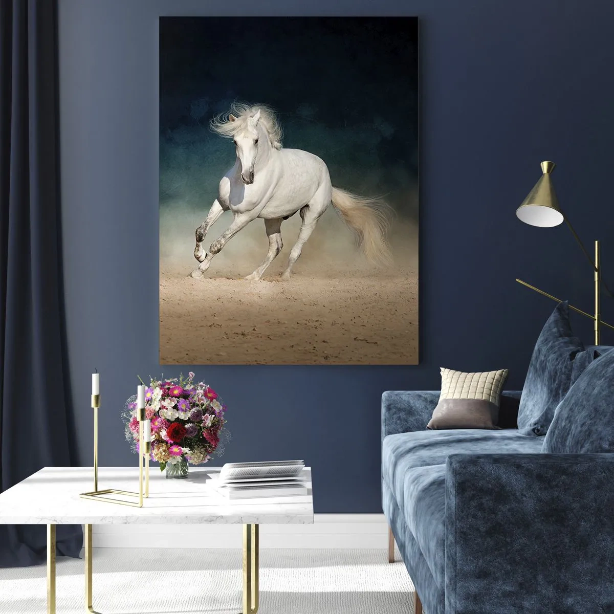 Impression sur verre - Image sur verre - Un cheval blanc galopant dans un ciel flou - 80x120cm - La liberté à l'état pur - Décoration murale moderne pour le salon et la chambre ARTTOR