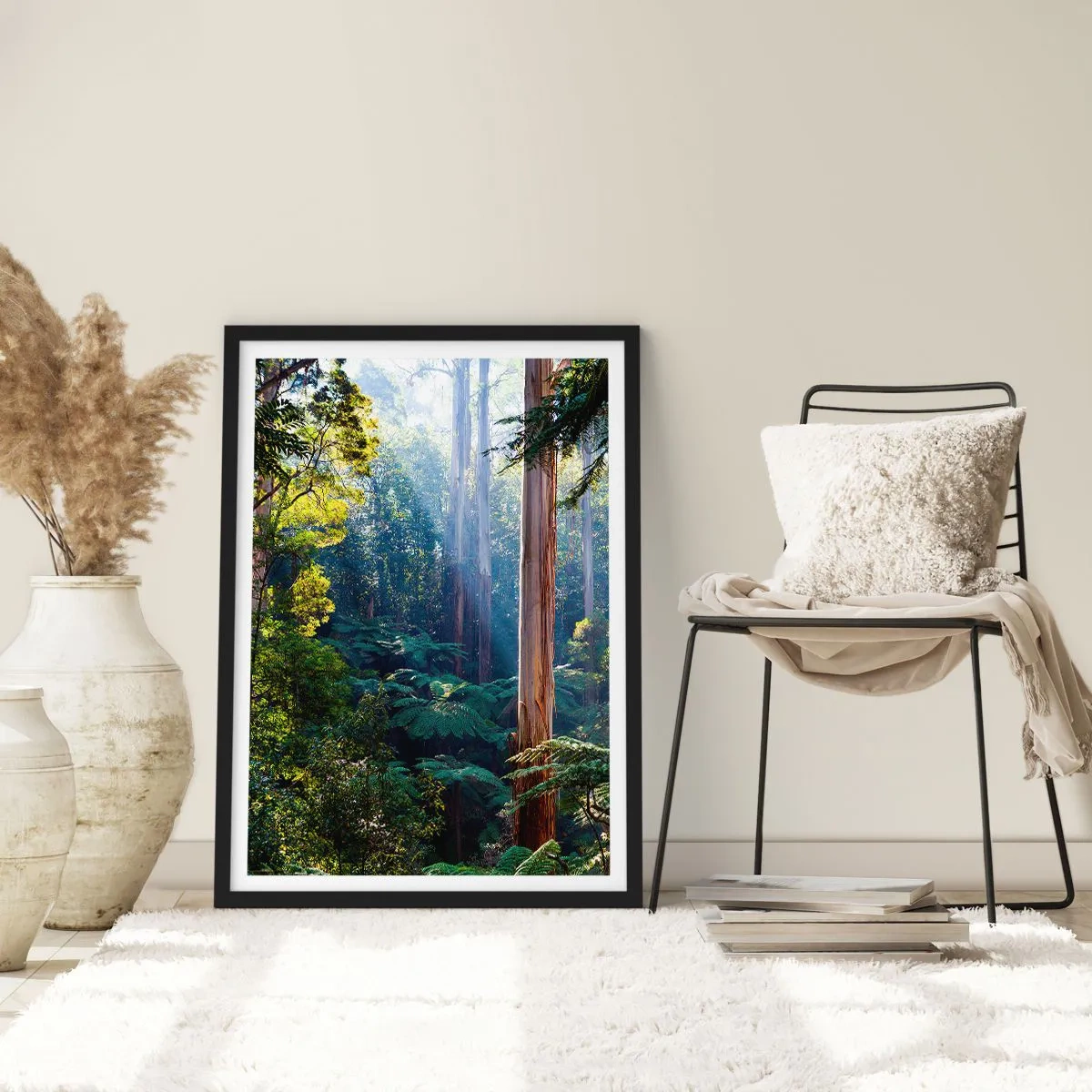 Affiche dans un cadre noir - Poster - Forêt tropicale illuminée par la lumière du soleil - 50x70cm - Fable de la forêt - Décoration murale moderne pour le salon et la chambre ARTTOR