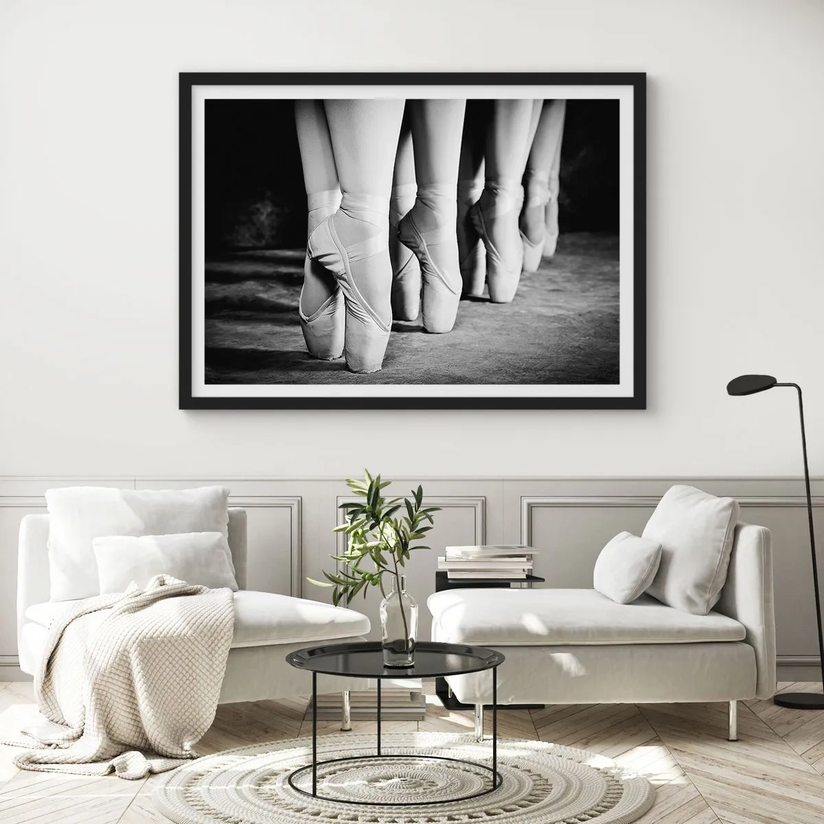 Affiche dans un cadre noir - Poster - Photo en noir et blanc des chaussures de ballet des danseurs - 100x70cm - Ensemble, simple - Décoration murale moderne pour le salon et la chambre ARTTOR