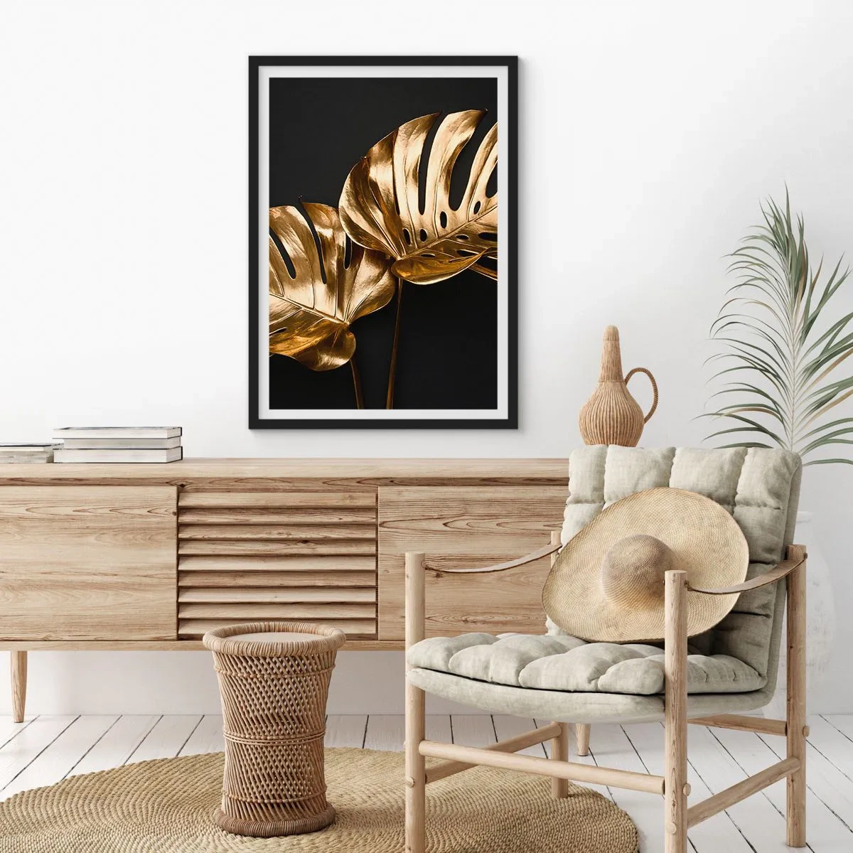 Affiche dans un cadre noir - Poster - Feuilles de monstera dorées sur fond noir, un contraste de couleurs élégant - 50x70cm - Les trésors de la nature - Décoration murale moderne pour le salon et la chambre ARTTOR