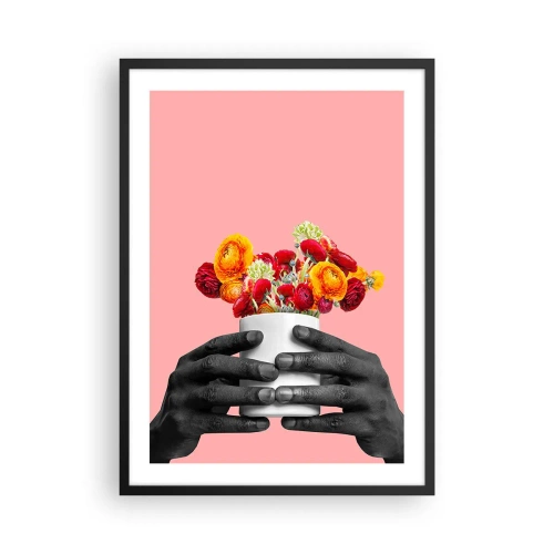 Affiche dans un cadre noir - Poster - Mains noires tenant un bouquet de fleurs sur fond rose - 50x70cm - Apothéose de la vie - Décoration murale moderne pour le salon et la chambre ARTTOR