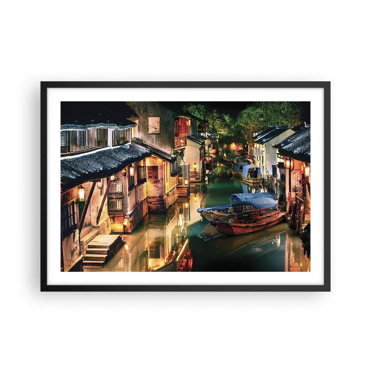 Affiche dans un cadre noir - Poster - Vue nocturne des canaux avec bateaux et maisons traditionnels - 70x50cm - Soirée dans une rue chinoise - Décoration murale moderne pour le salon et la chambre ARTTOR