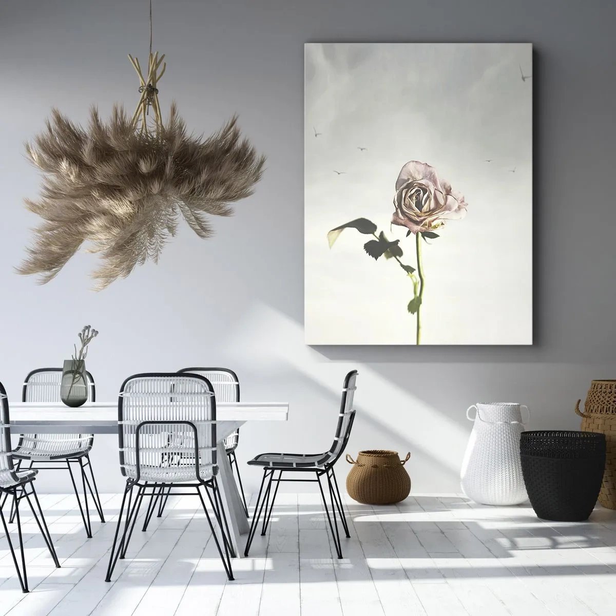 Impression sur toile - Image sur toile - Une rose délicate contre un ciel lumineux avec des oiseaux en vol - 50x70cm - Bonjour de printemps - Décoration murale moderne pour le salon et la chambre ARTTOR