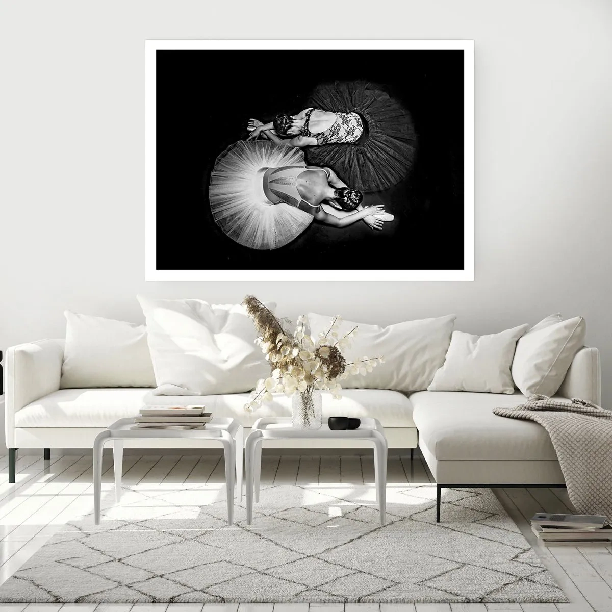 Affiche - Poster - Une image en noir et blanc de deux ballerines dans une pose dynamique. - 100x70cm - Jin et jang – équilibre idéal - Décoration murale moderne pour le salon et la chambre ARTTOR