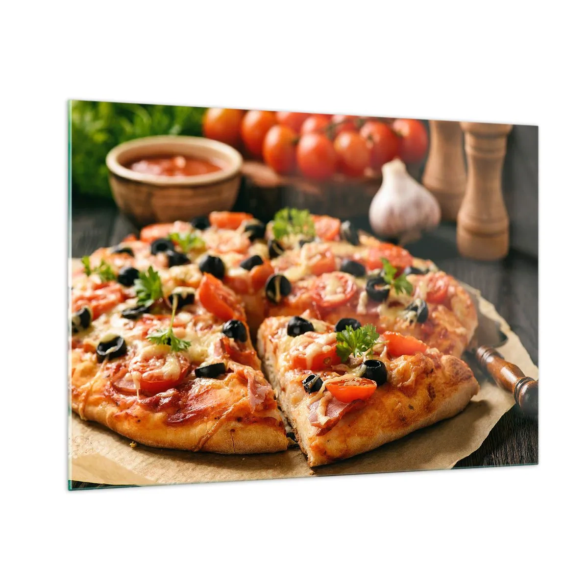 Impression sur verre - Image sur verre - Pizza appétissante aux tomates, olives et herbes - 100x70cm - Tu t'en es encore tiré - Décoration murale moderne pour le salon et la chambre ARTTOR