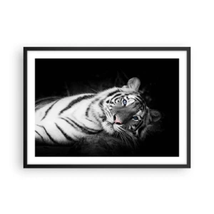 Affiche dans un cadre noir - Poster - Un tigre blanc rendu artistiquement sur un fond noir - 70x50cm - Sauvagerie et paix - Décoration murale moderne pour le salon et la chambre ARTTOR