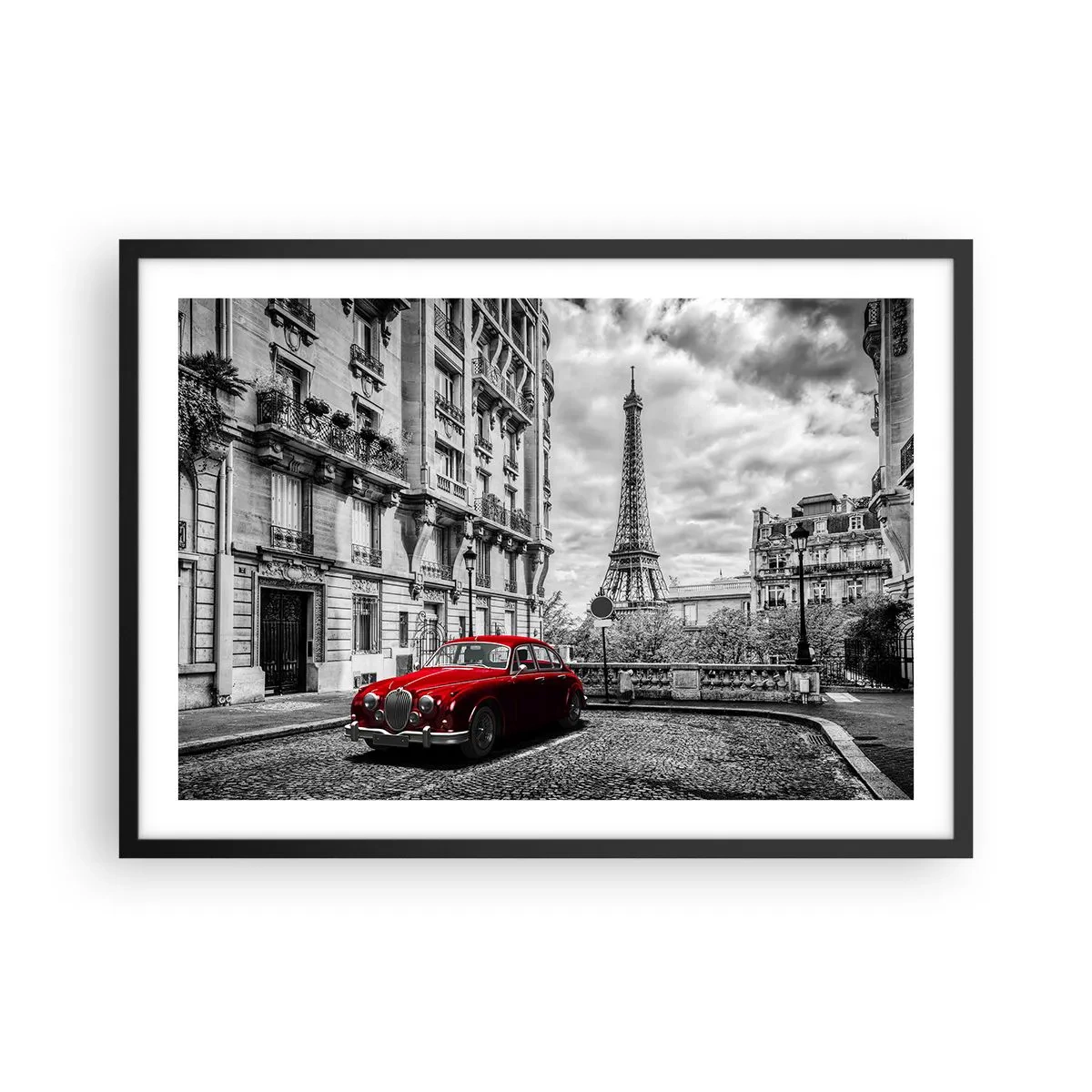 Affiche dans un cadre noir - Poster - Une voiture rouge avec la Tour Eiffel en arrière-plan dans un décor noir et blanc - 70x50cm - Prédateur dans la ville - Décoration murale moderne pour le salon et la chambre ARTTOR