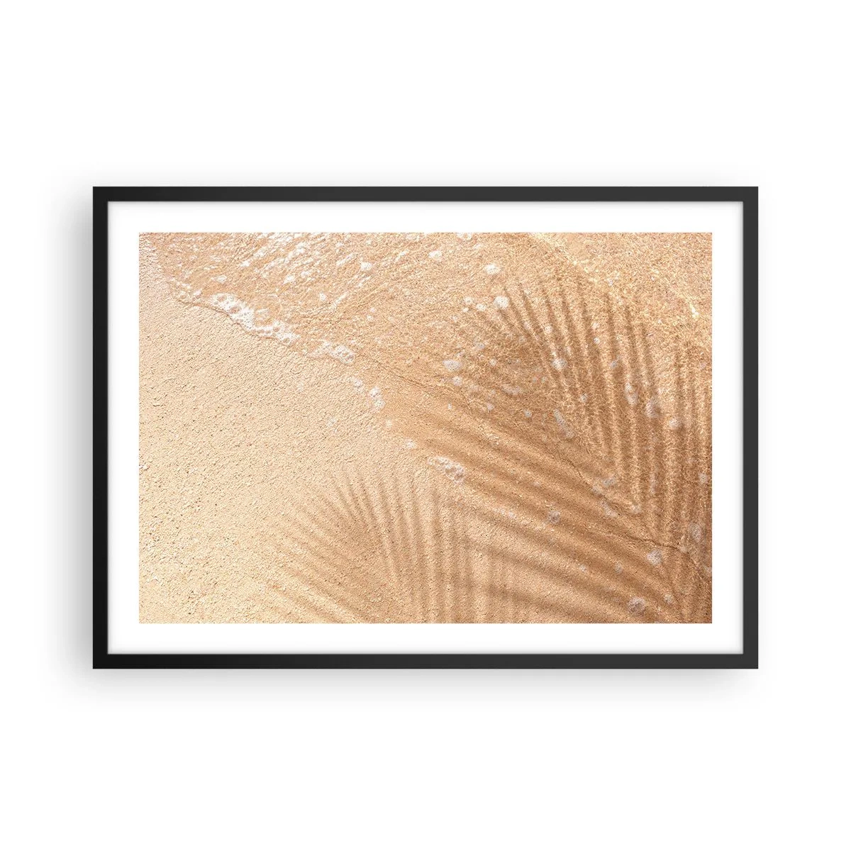 Affiche dans un cadre noir - Poster - L'ombre d'un palmier sur le sable avec un délicat motif de vagues - 70x50cm - Ombre d'un été chaud - Décoration murale moderne pour le salon et la chambre ARTTOR